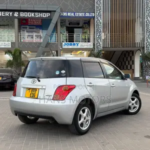 Toyota IST 2004 Silver