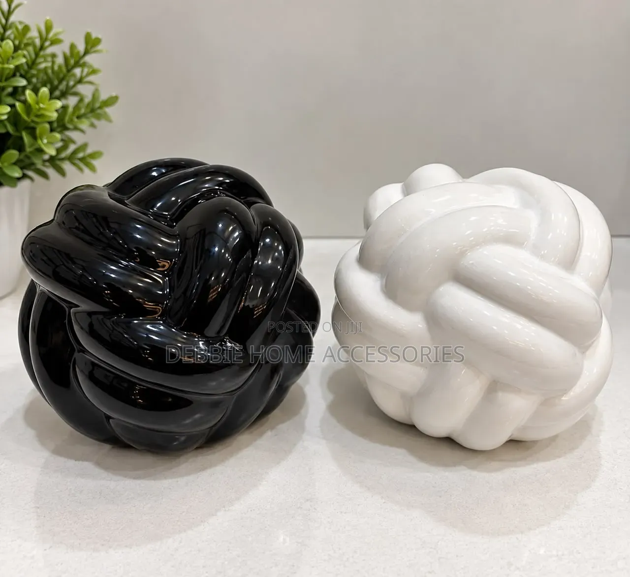 Ceramic Knot Decorative Sculptures-1pc (Black /White Color)
