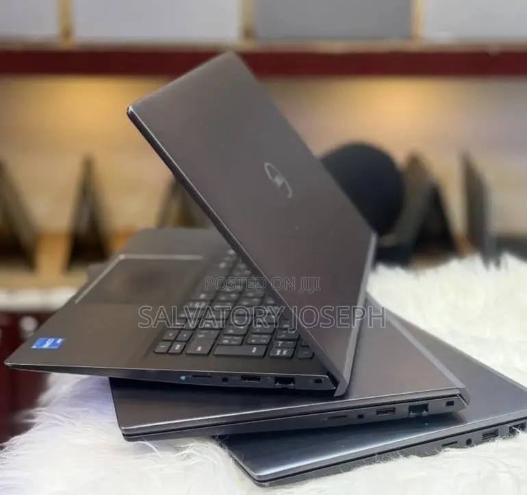 New Laptop Dell 8GB Intel Core i5 SSD 256GB