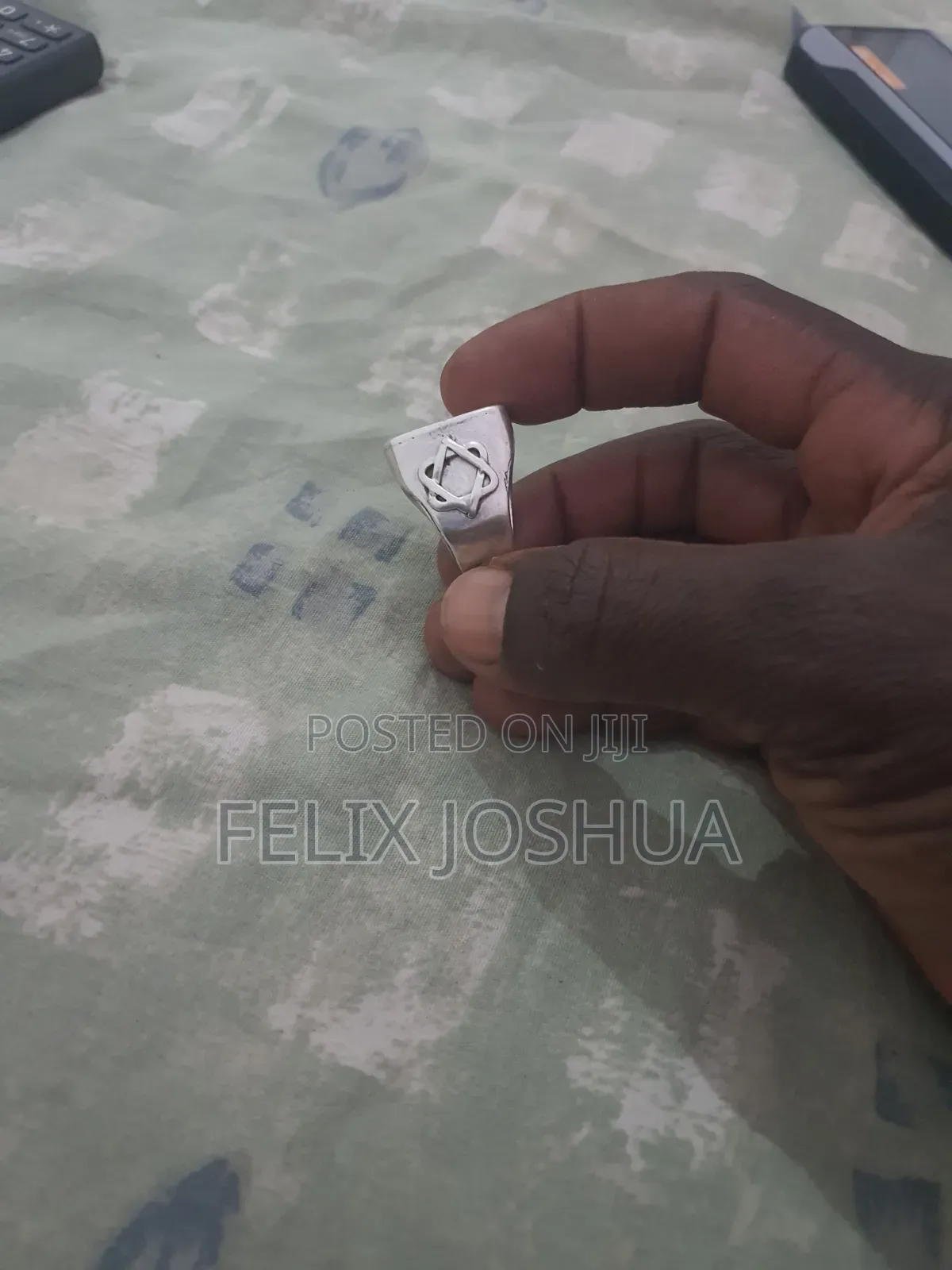 Nauza Pete Ya Silver Gram Zaidi Ya Ishirini