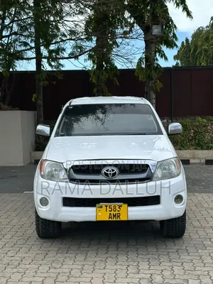 Toyota Hilux 2003 White