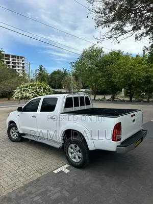 Toyota Hilux 2003 White
