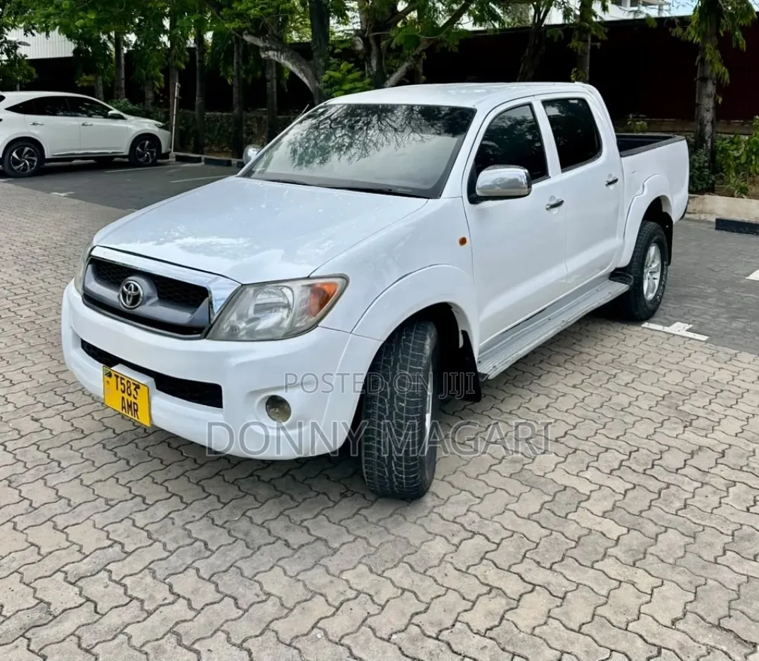 Toyota Hilux 2.5 Cab 2005 White