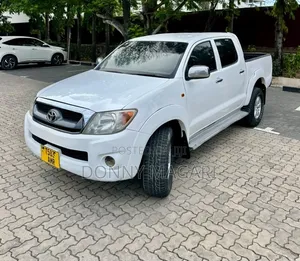 Toyota Hilux 2.5 Cab 2005 White