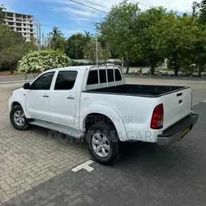 Toyota Hilux 2.5 Cab 2005 White