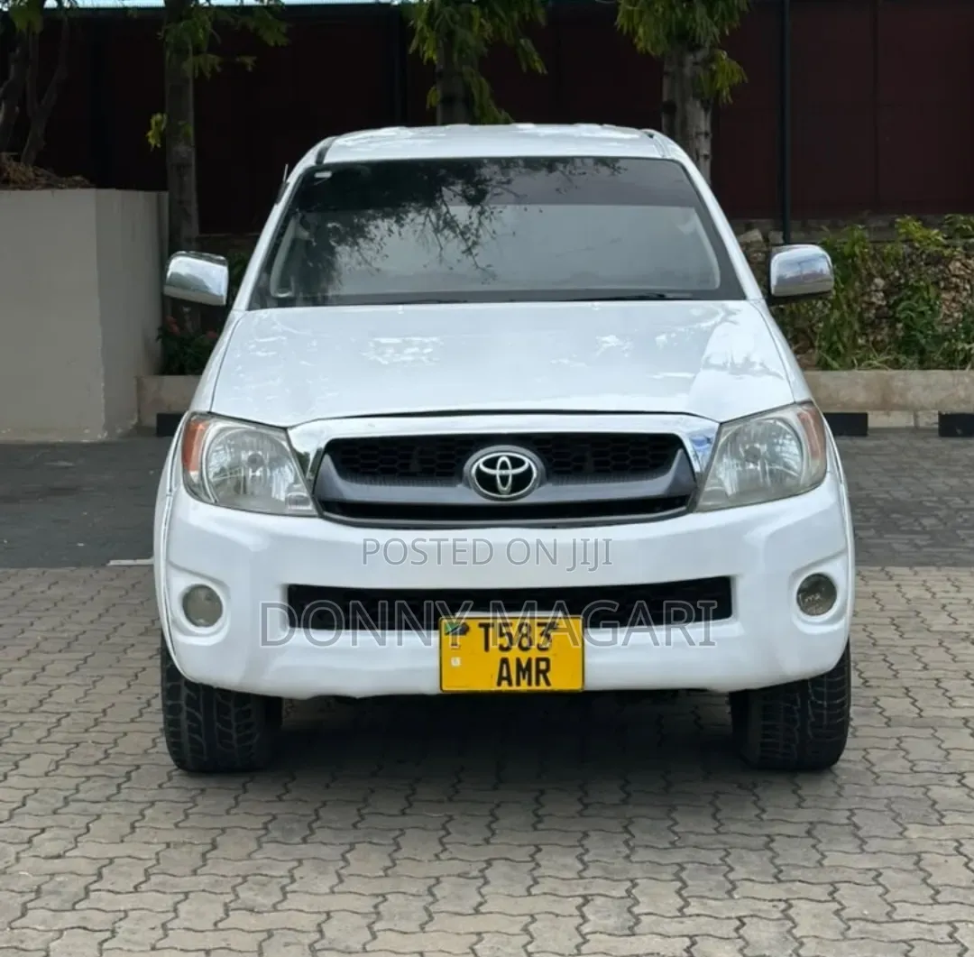 Toyota Hilux 2.5 Cab 2005 White