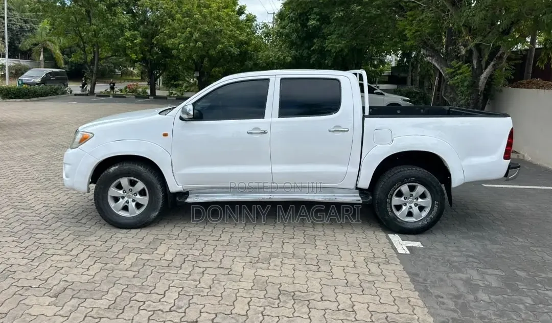 Toyota Hilux 2.5 Cab 2005 White