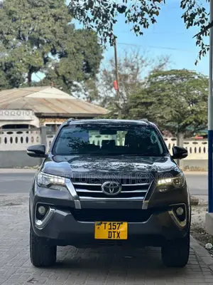 Toyota Fortuner 2018 Black