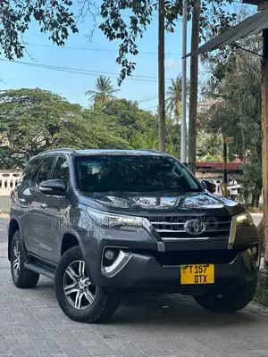 Toyota Fortuner 2018 Black
