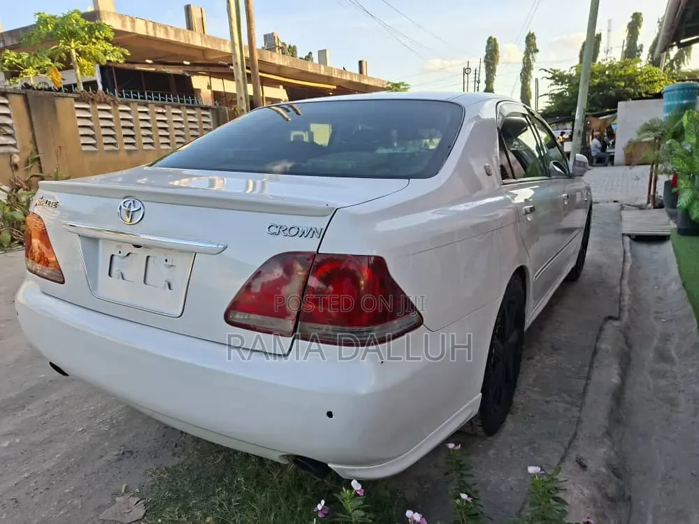 Toyota Crown Royale 2005 White
