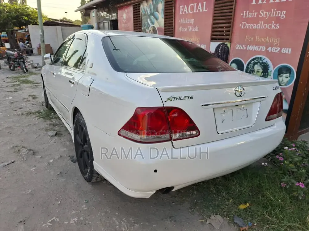 Toyota Crown Royale 2005 White