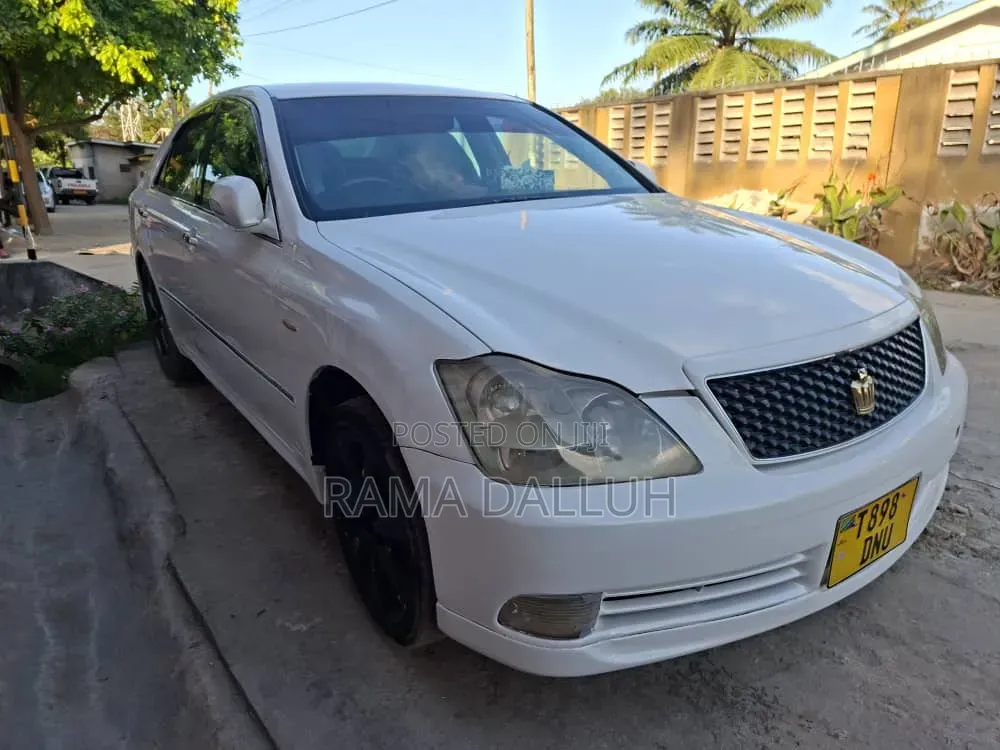 Toyota Crown Royale 2005 White
