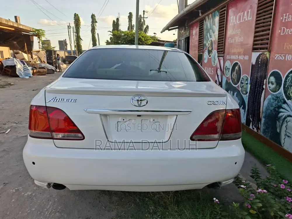 Toyota Crown Royale 2005 White