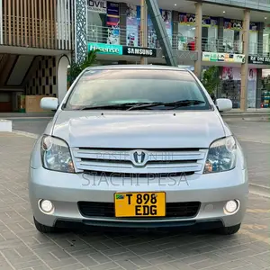 Toyota IST 2004 Silver