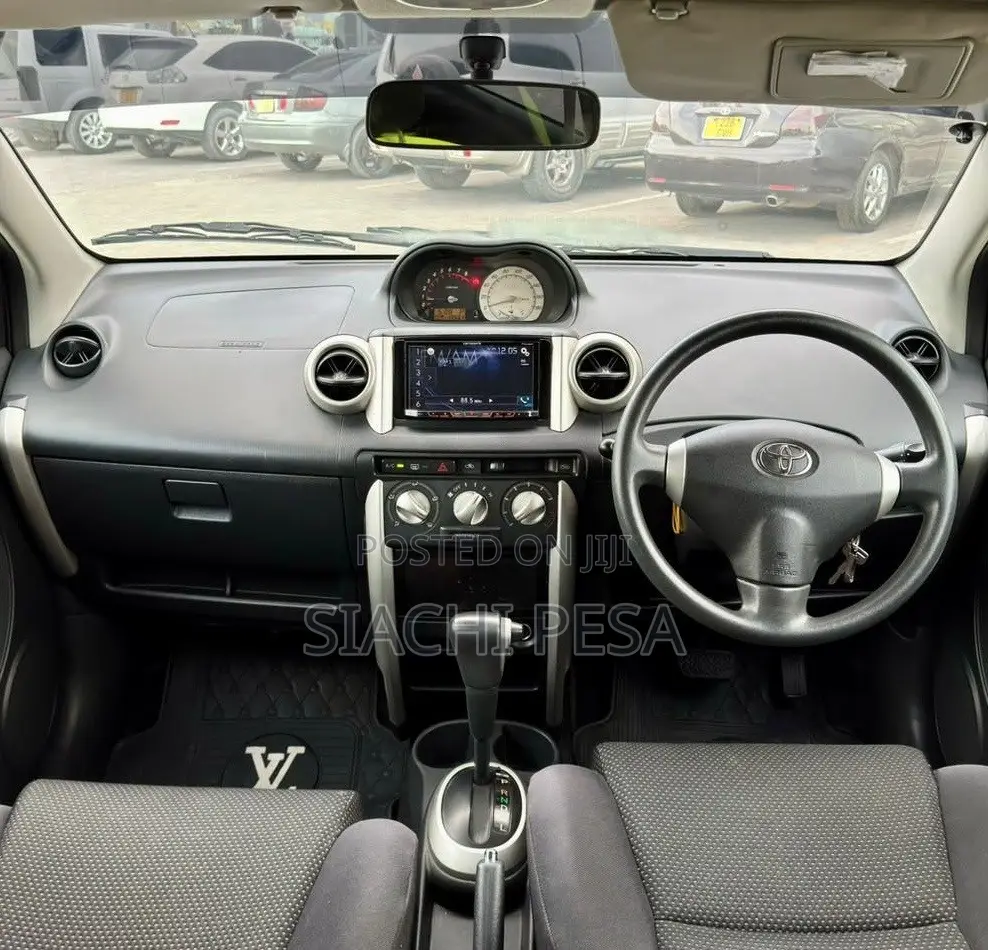 Toyota IST 2004 Silver