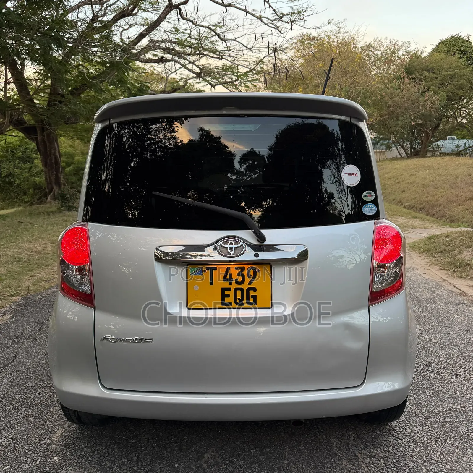 Toyota Ractis 2009 Silver