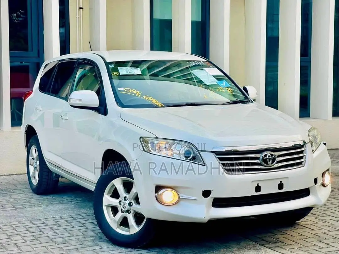 Toyota Vanguard 2011 White