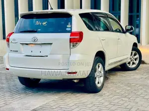 Toyota Vanguard 2011 White