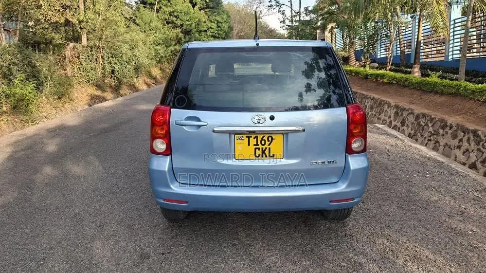 Toyota Raum 2004 Blue