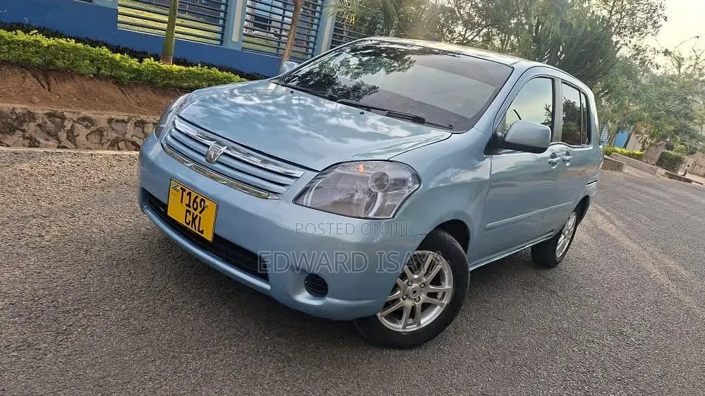 Toyota Raum 2004 Blue