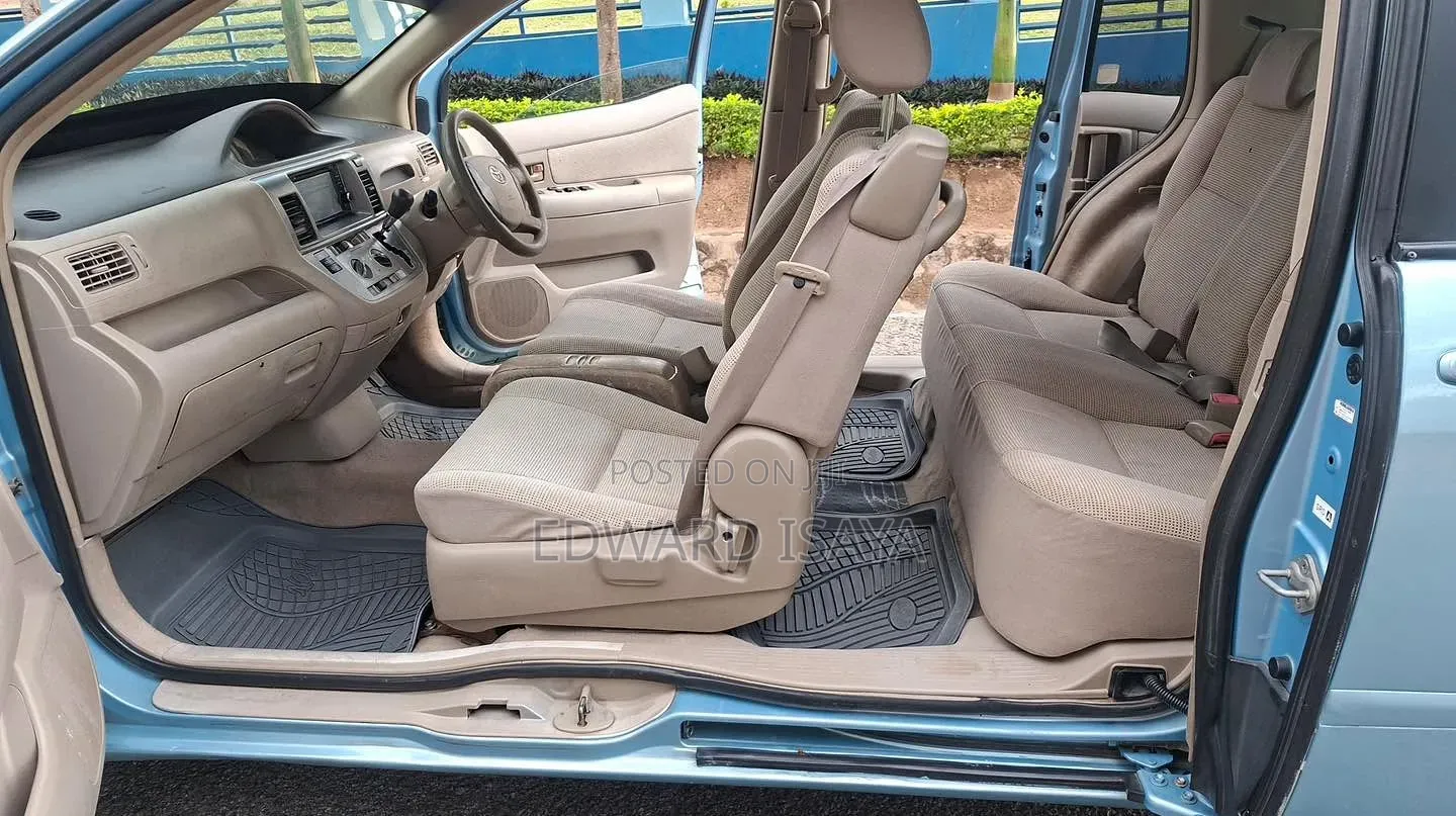 Toyota Raum 2004 Blue
