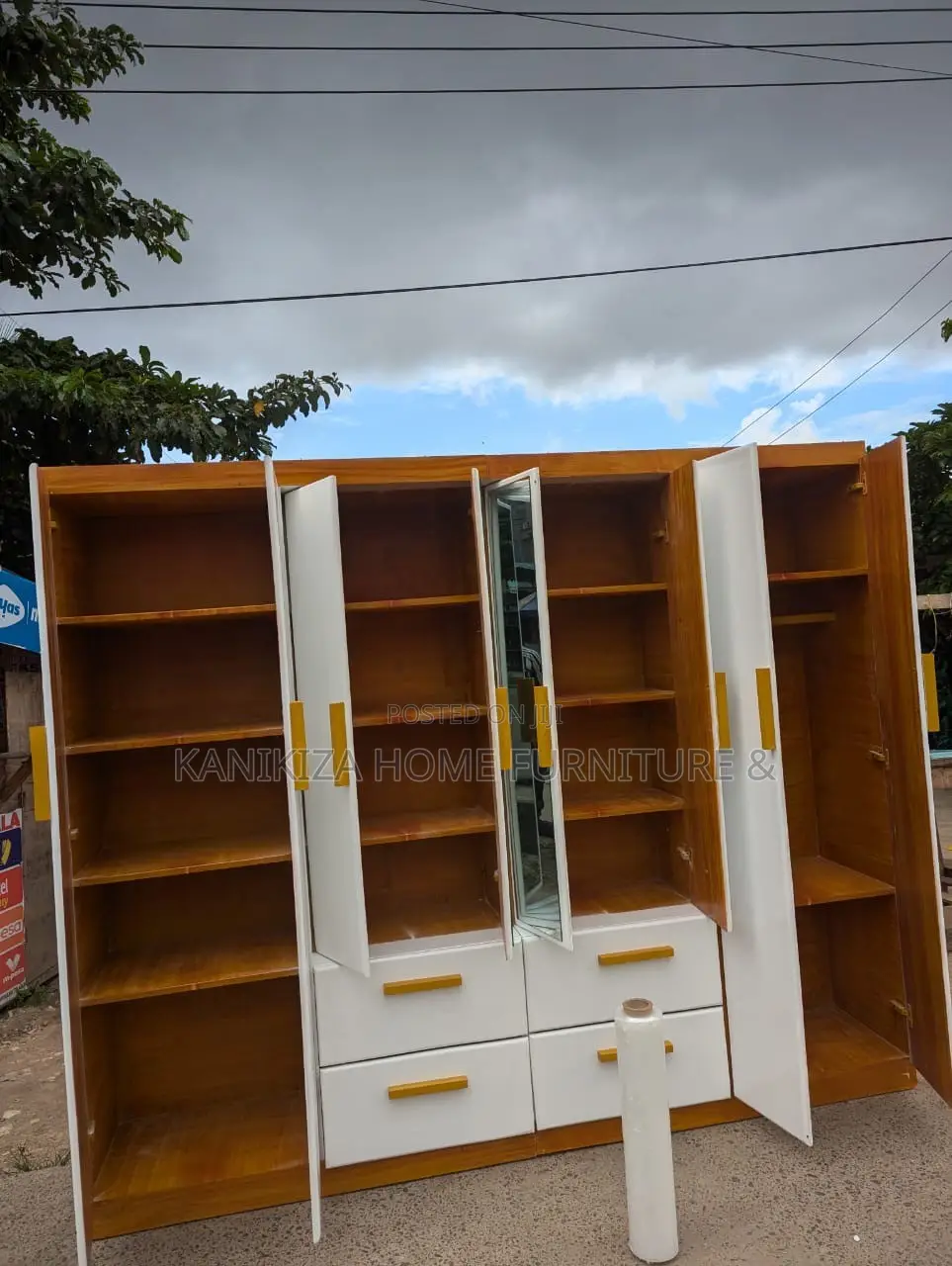 Bedroom Wardrobe Imara Yenye Milango Nane