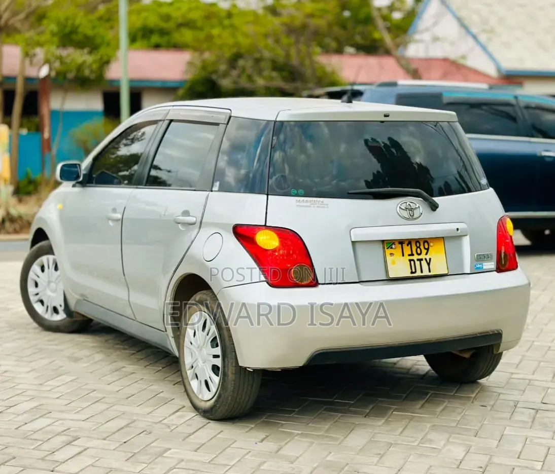 Toyota IST 2006 Silver