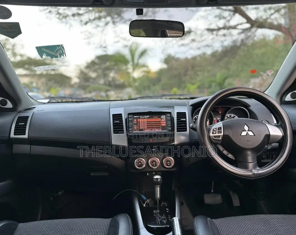 Mitsubishi Outlander 2011 Black