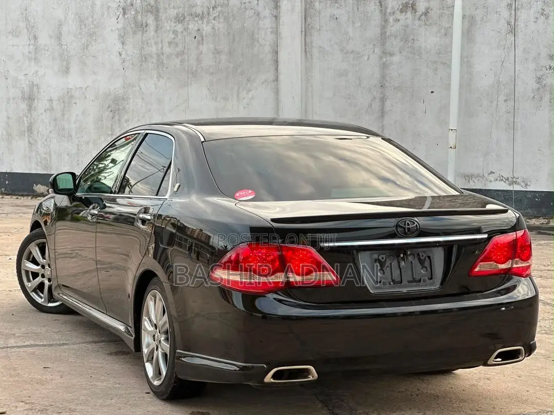 Toyota Crown 2009 Matt Black