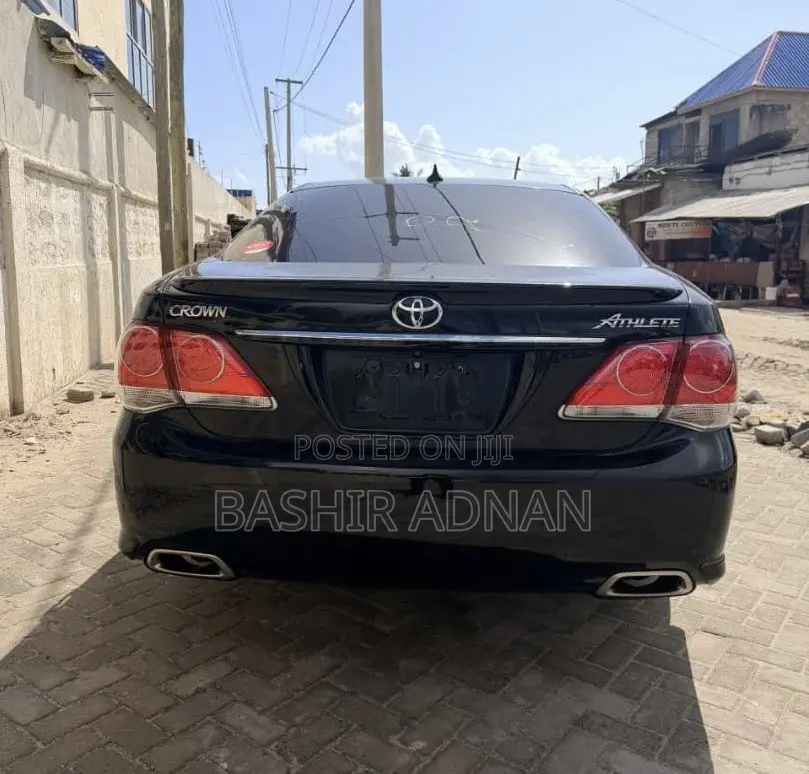 Toyota Crown 2011 Black