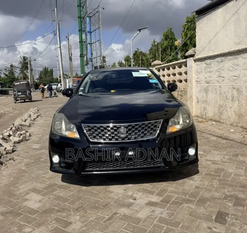 Toyota Crown 2011 Black
