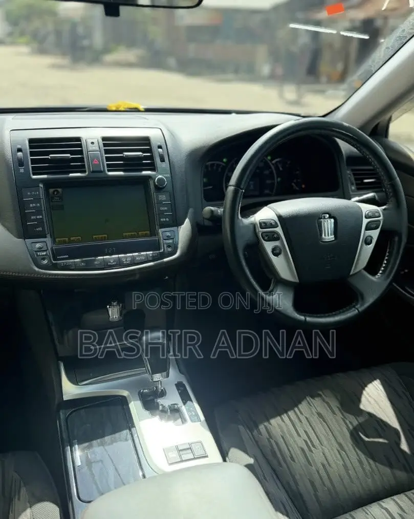 Toyota Crown 2011 Black