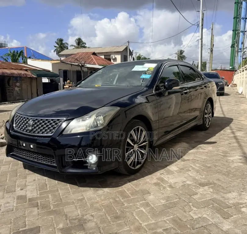 Toyota Crown 2011 Black