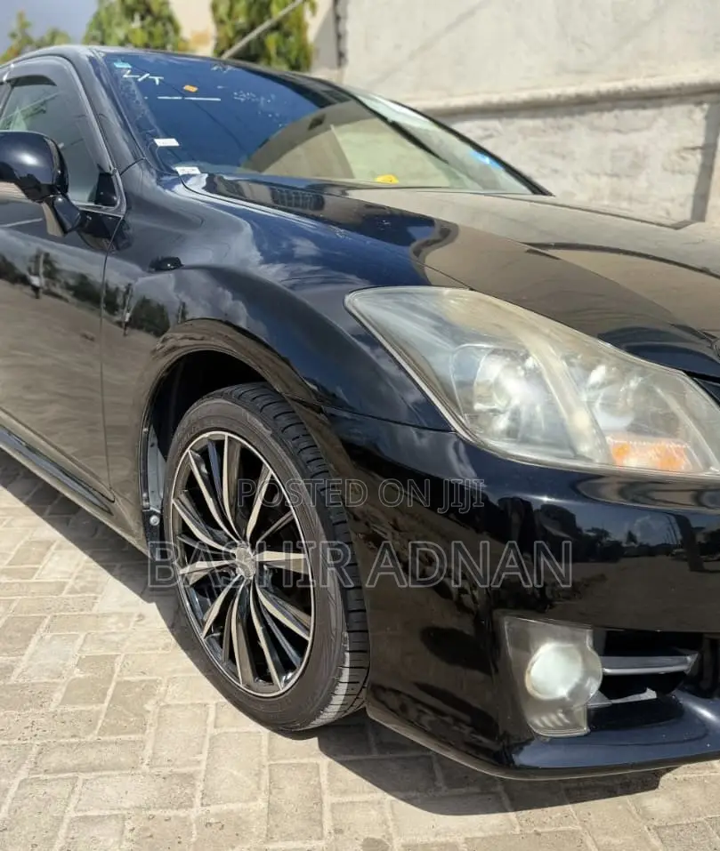 Toyota Crown 2011 Black