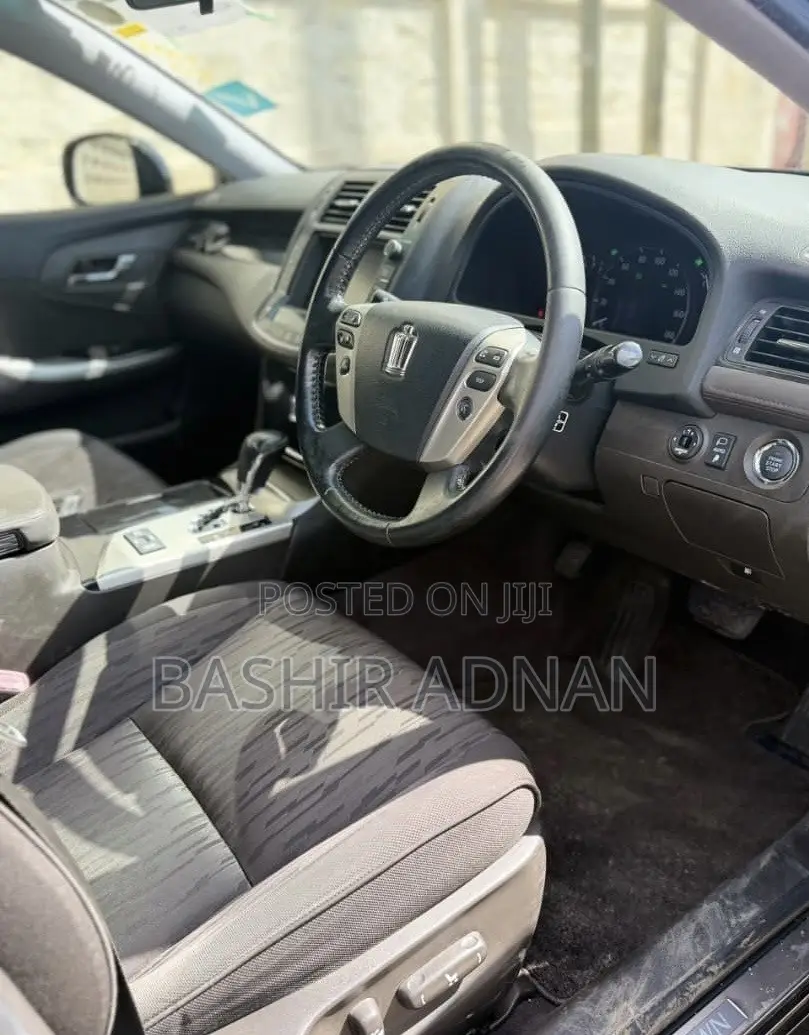 Toyota Crown 2011 Black