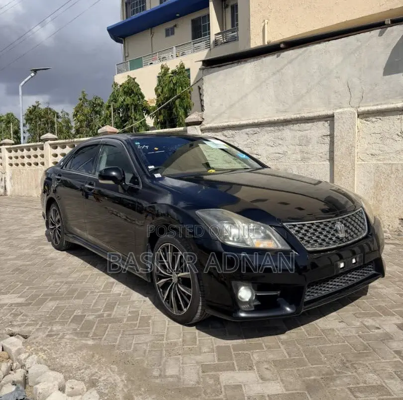 Toyota Crown 2011 Black