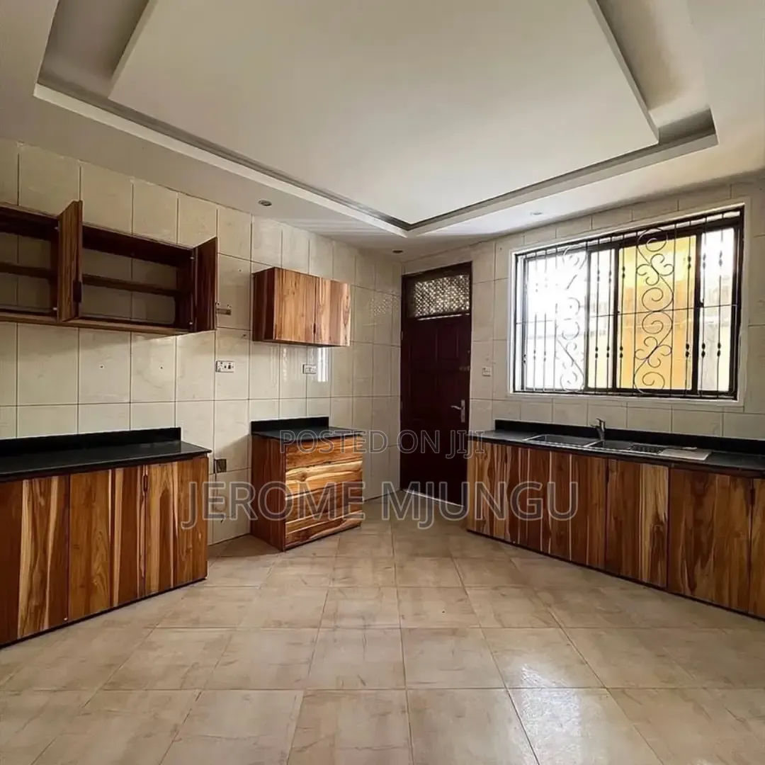 4bdrm Villa in Mikocheni for rent