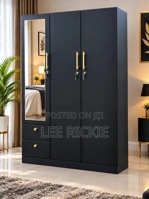 Modern 3-Door Bedroom Wardrobe With Mirror Drawers