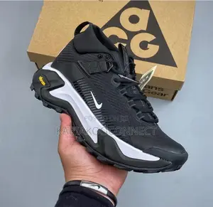 Nike ACG Mid-Top Trail Sneakers
