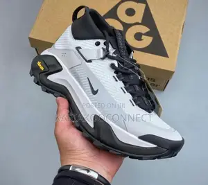Nike ACG Mid-Top Trail Sneakers