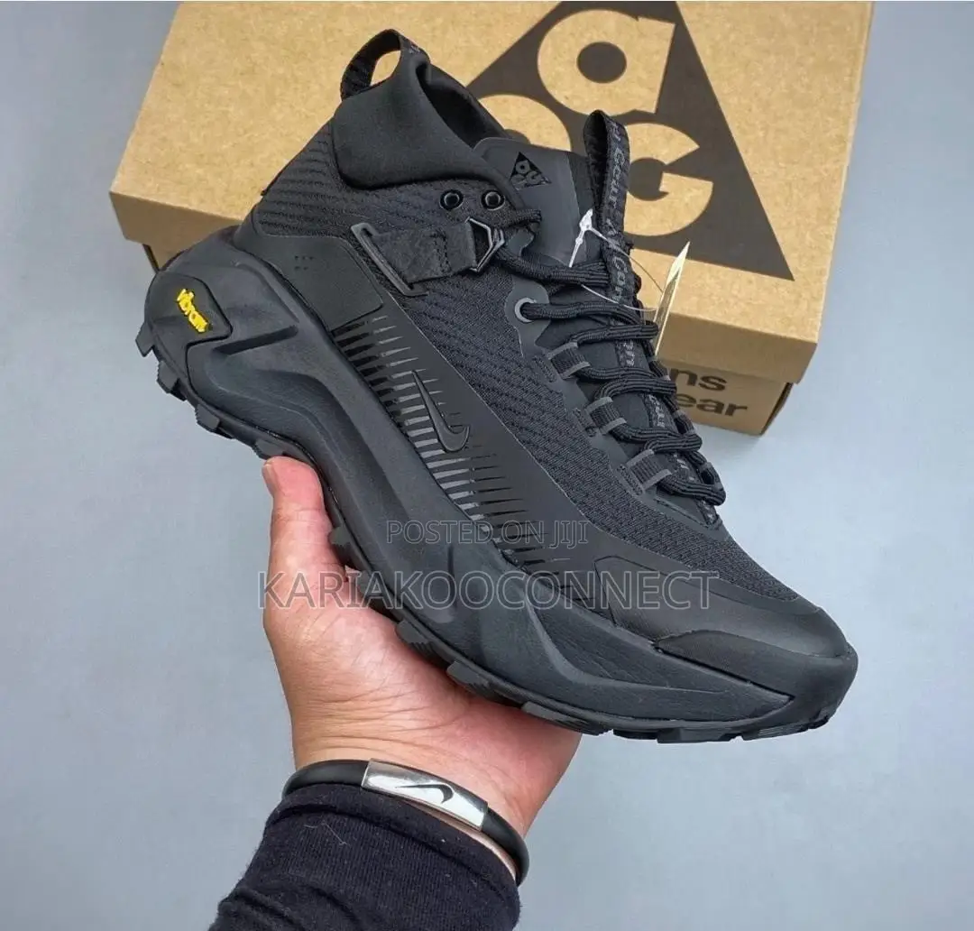 Nike ACG Mid-Top Trail Sneakers