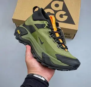 Nike ACG Mid-Top Trail Sneakers