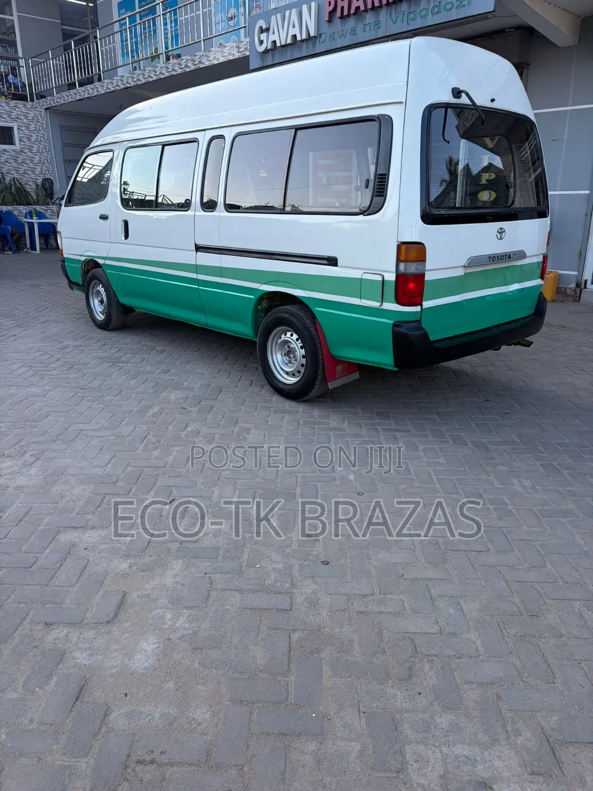 Toyota HiAce 2006 White