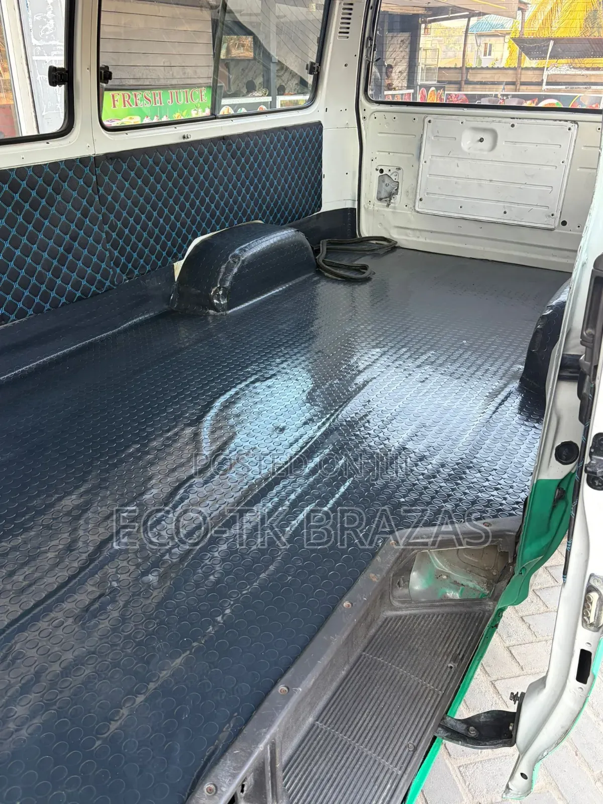 Toyota HiAce 2006 White