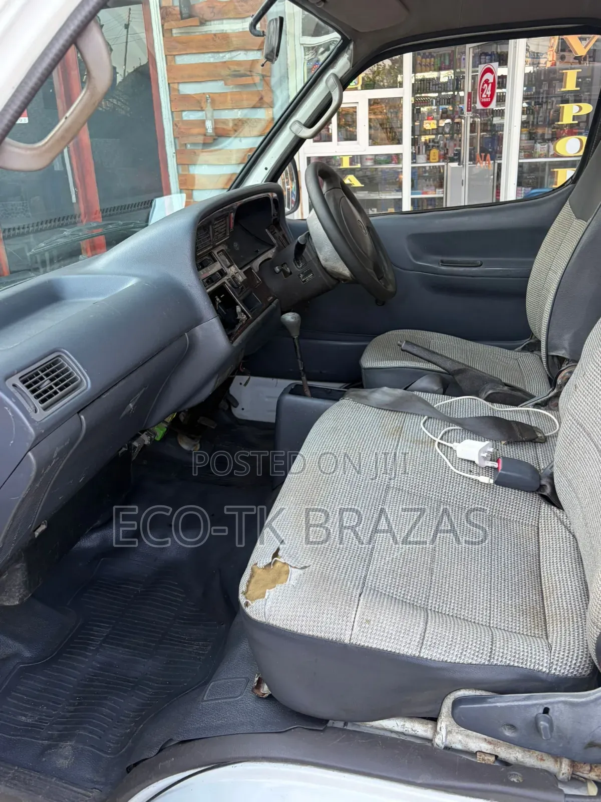 Toyota HiAce 2006 White