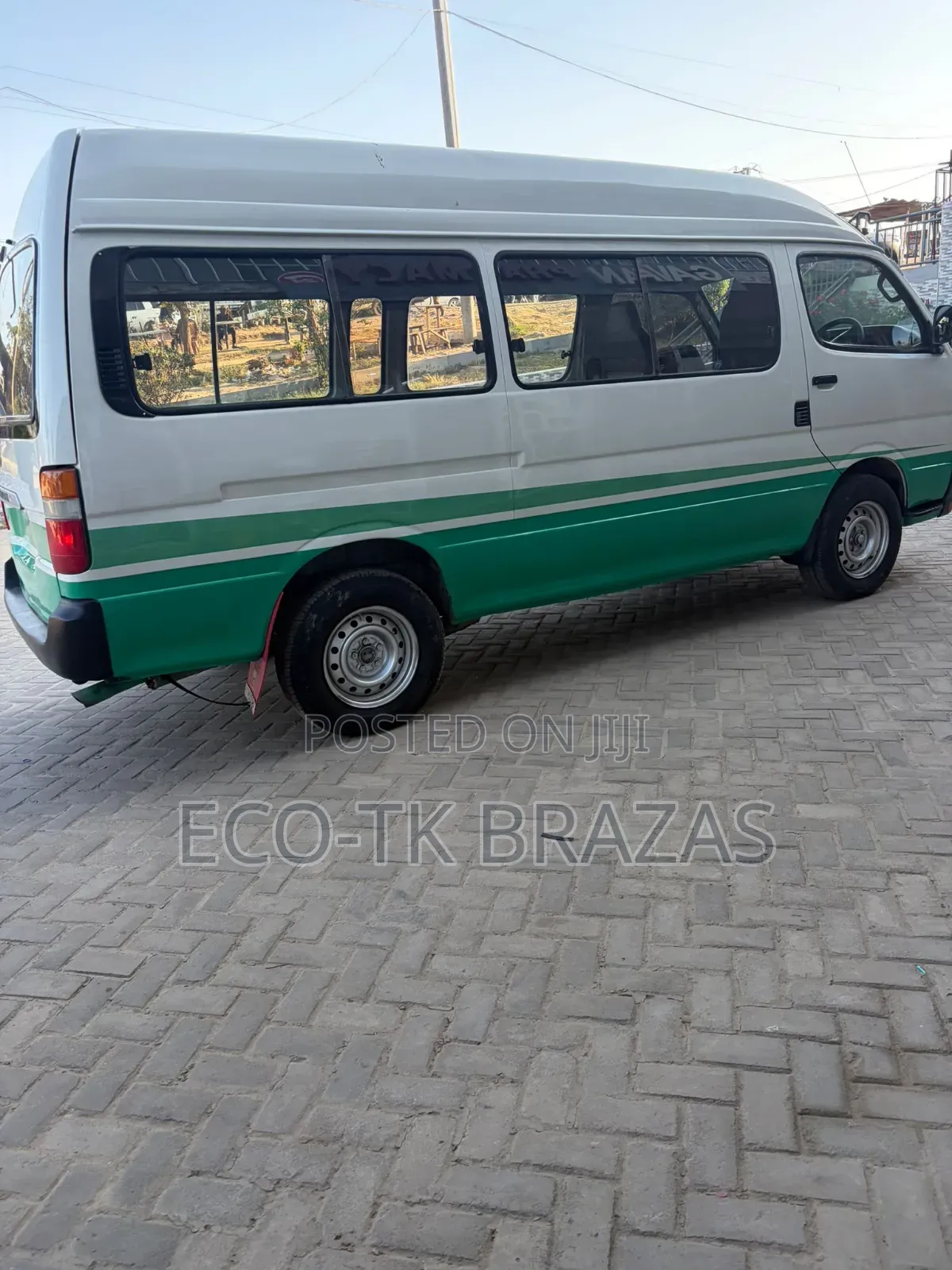 Toyota HiAce 2006 White