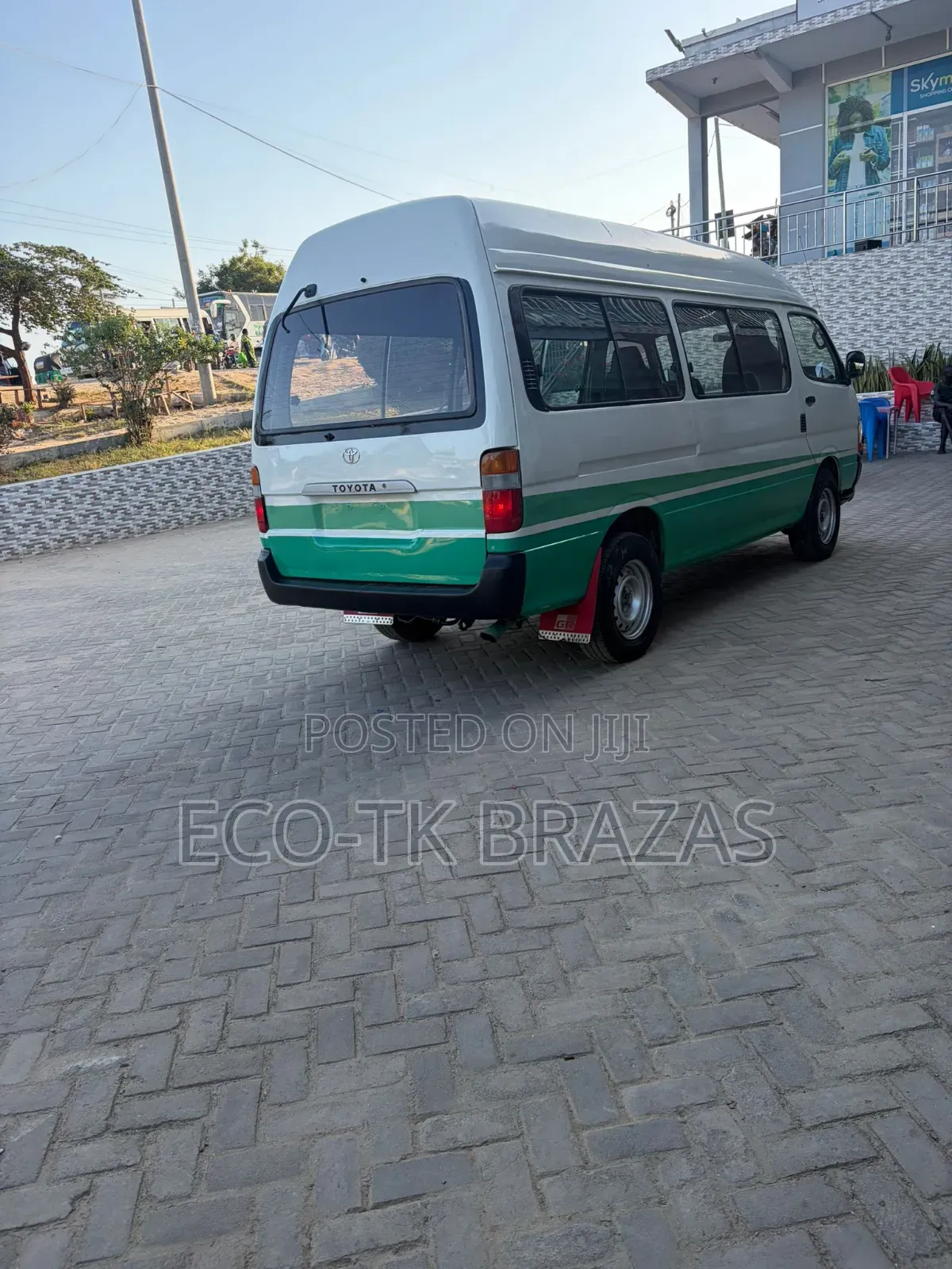Toyota HiAce 2006 White