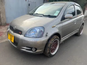 Toyota Vitz 2004 Gold