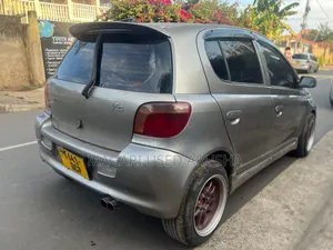 Toyota Vitz 2004 Gold