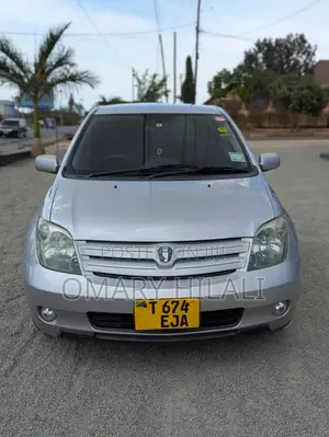 Toyota IST 2004 Silver